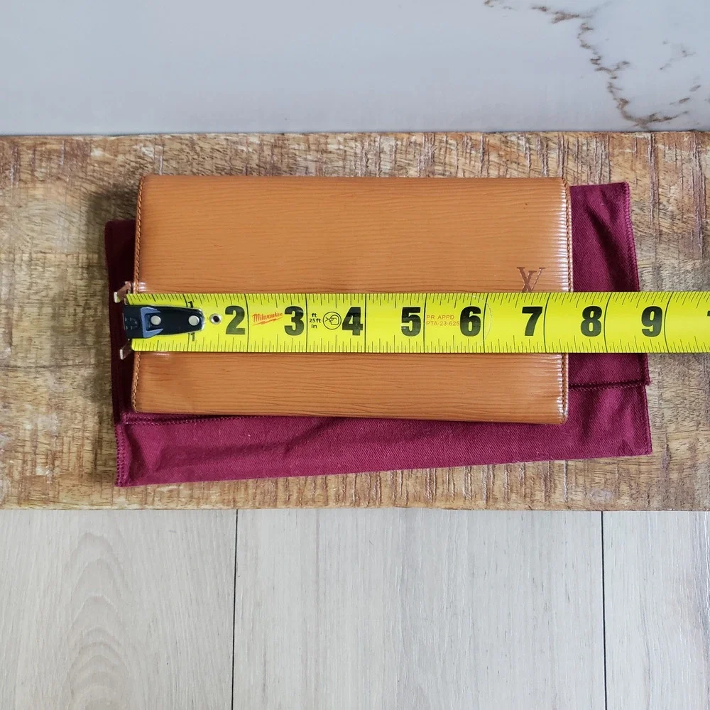 Louis Vuitton Wallet Epi Leather Brown French Flap Vintage Compact Clutch LV